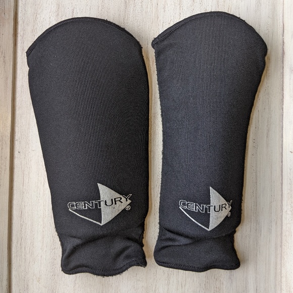 Century Martial Arts Shin/Arm Pads/Guards size Small Unisex - Picture 1 of 7
